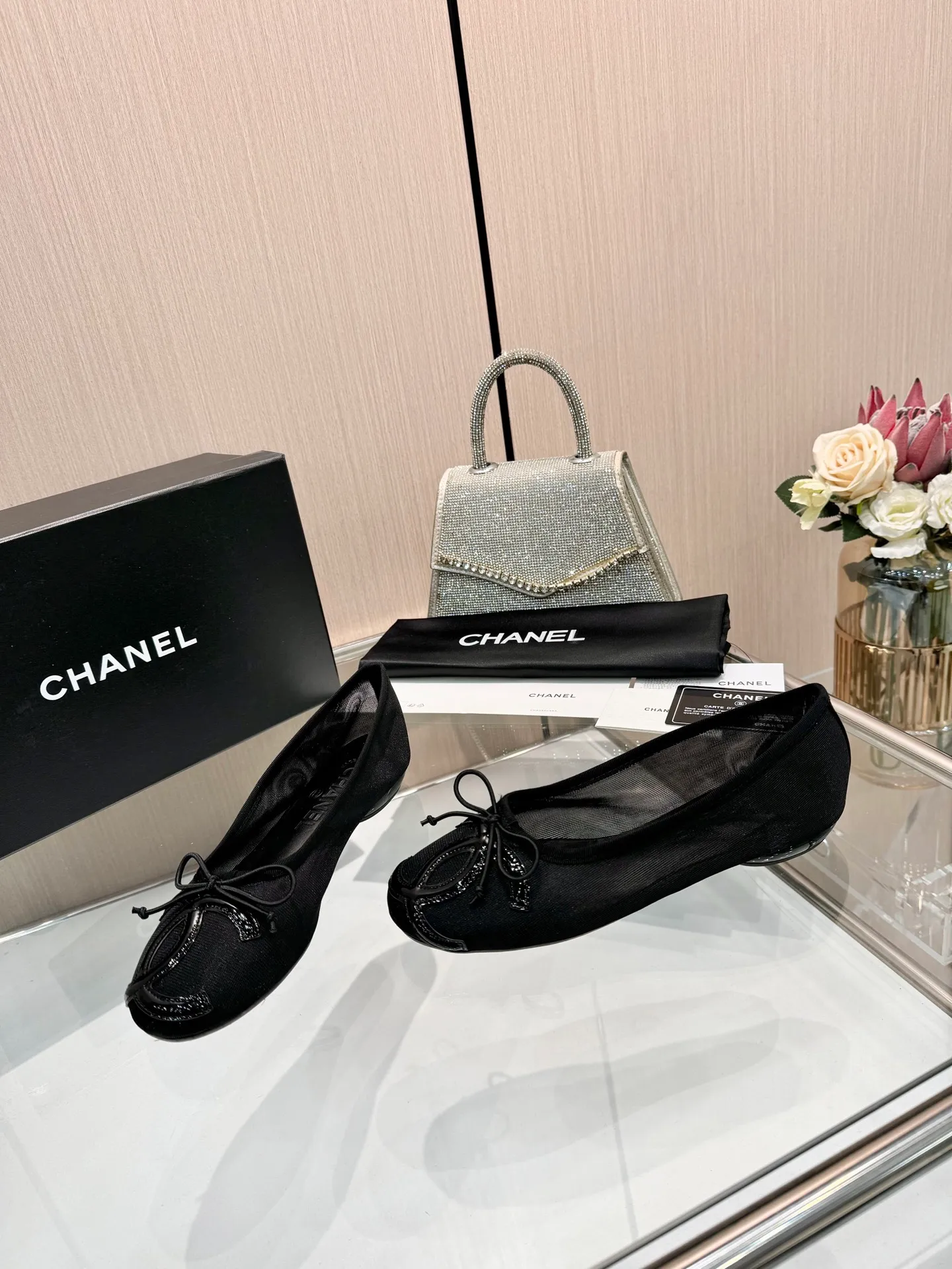 👟👟Ex-factory price 480👟👟 | ²⁰²5 𝐬𝐬 🤍🤎𝐂𝐇𝐀𝐍𝐄𝐋 Chanel 26A catwalk style handmade Mary Jane women's shoes. Ballet shoes are so amazing, the bow pattern is so cute! Even if I don’t wear flat shoes, I can’t resist the temptation! The second recommended pair of Chanel logo women's shoes has great texture and is versatile. It is made of lambskin and has an original two-color outsole. Size: 35-40 (41 can be customized and cannot be returned or exchanged)